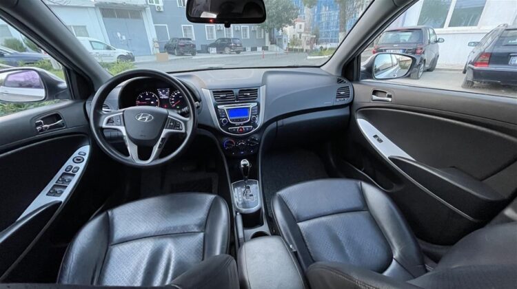 Hyundai Accent 2012