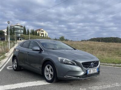 Shitet Volvo V40 2.0 naft kambjo automat ne gjendje te shkel