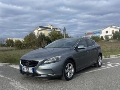 Shitet Volvo V40 2.0 naft kambjo automat ne gjendje te shkel