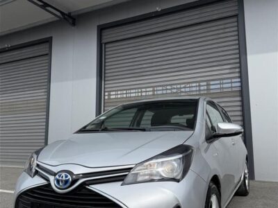 TOYOTA YARIS 1.5 BENZIN/HYBRID AUTOMATIKE 2015🇩🇪