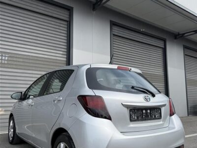 TOYOTA YARIS 1.5 BENZIN/HYBRID AUTOMATIKE 2015🇩🇪